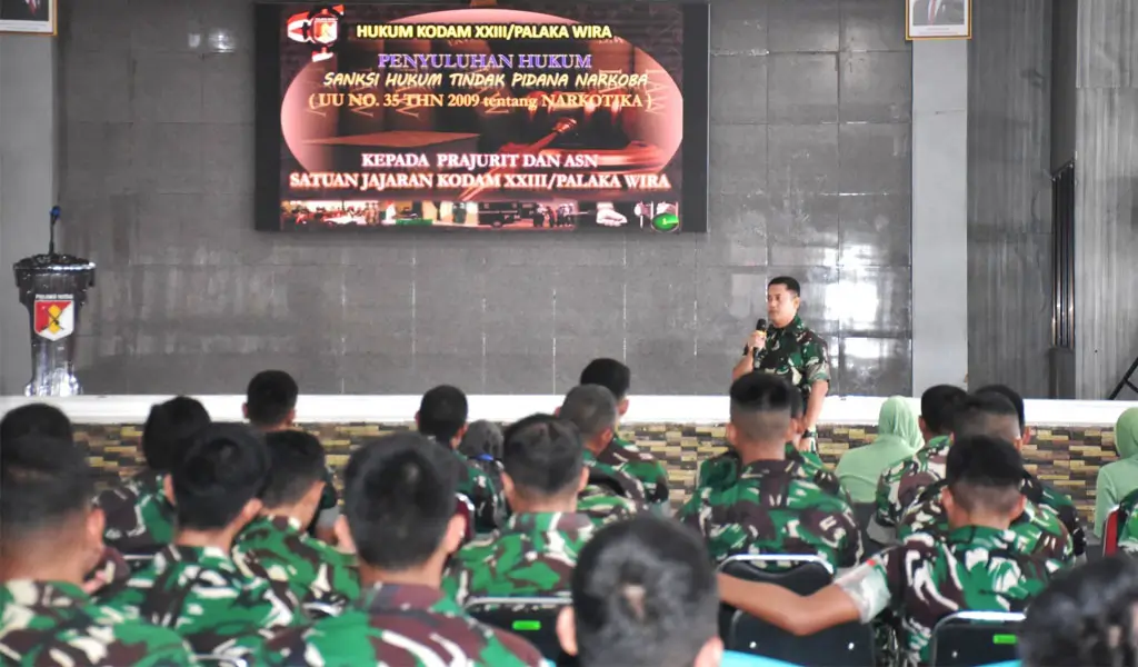 Sosialisasi Pencegahan dan Pemberantasan Penyalahgunaan serta Peredaran Gelap Narkoba (P4GN) Tahun Anggaran 2025 di Aula Manggala Sakti Makodam XXIII/Palaka Wira, Selasa (30/12/2025). (©Pendam23)