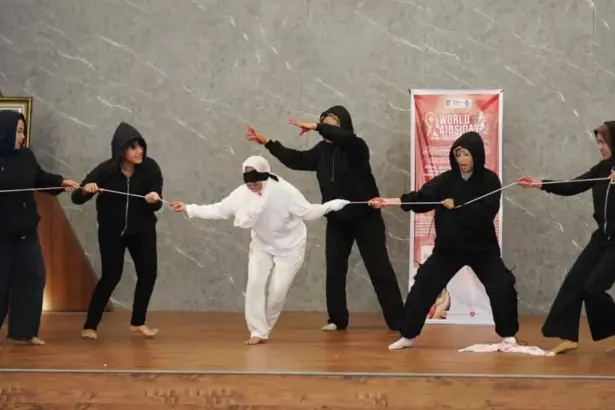 Aksi teaterikal peringati Hari HIV/Aids seduani di Palu, Rabu (3/12/2025). (©Prokopim Setda Kota Palu/Jufri)