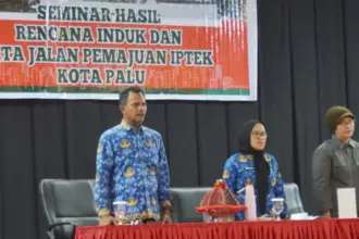Sekot Irmayanti pada pembukaan seminar RIPJ-PIP di Palu, Senin (1/12/2025). (©Prokopim Setda Kota Palu)