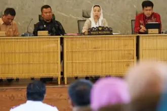 Wawali Kota Palu Imelda Lilianan Muhidin (kedua kanan) pada rapat TPID di Palu, Kamis (4/12/2025). (©Prokopim Setda Kota Palu/Jufri)