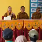 Wawali Imelda memberi pengantar pada pendataan keluarga di Palu Barat, Selasa (2/12/2025). (©Prokopim Setda Kota Palu/Jufri)