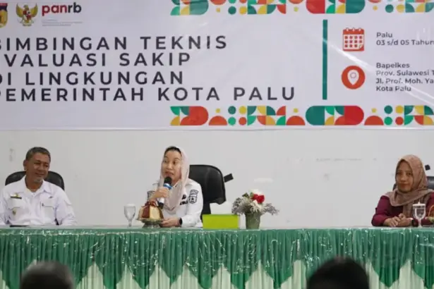 Wawali Imelda (tengah) membuka Bimtek SAKIP di Palu, Rabu (3/12/2025). (©Prokopim Setda Kota Palu/Iwan)