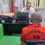 Kakek terduga pelaku cabul diperiksa di Mapolres Banggai, Senin (15/12/2025). (©Humas Polres Banggai)