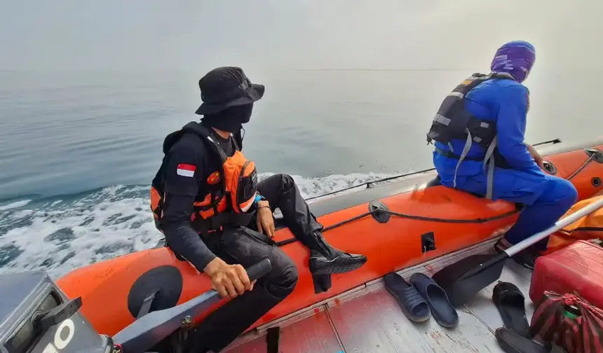 Operasi pencarian nelayan yang dilaporkan hilang di perairan Morowali, Minggu (7/12/2025). (©Basarnas Palu)