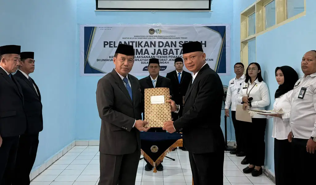 Pelantikan dan serah terima jabatan dua Kepala UPT Pemasyarakatan di Aula Kanwil Ditjenpas Sulteng, Selasa (23/12/2025). (©Humas Ditjenpas Sulteng)