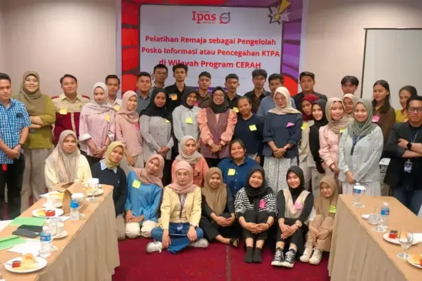Foto bersama usai Pelatihan Remaja Pengelola Posko Informasi Pencegahan Kekerasan terhadap Perempuan dan Anak (KtPA) di Kota Palu, Sabtu (20/12/2025). (©KPKST)