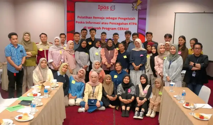 Foto bersama usai Pelatihan Remaja Pengelola Posko Informasi Pencegahan Kekerasan terhadap Perempuan dan Anak (KtPA) di Kota Palu, Sabtu (20/12/2025). (©KPKST)