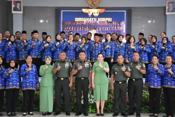 Syukuran Peringatan Hari Ulang Tahun (HUT) Ke-54 KORPRI bersama ASN Kodam XXIII/Palaka Wira di Aula Manggala Sakti Jalan Jenderal Sudirman Kota Palu pada Senin (1/12/2025). (©Pendam 23)