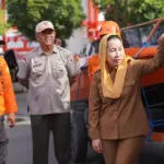 Wawali Imelda memeriksa sejumlah perlengkapan bencana pad aapel siaga bencana di halaman Kantor Wali ota Palu, Selasa (2/12/2025). (©Prokopim Setda Kota Palu/Iwan)