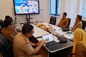 Wakil Wali Kota Palu Imelda Liliana Muhidin pada rapat koordinasi (rakor) apel kesiapsiagaan hidrometeorologi basah secara daring bersama seluruh pemerintah daerah se-Indonesia, Senin (29/12/2025). (©Prokopim Setda Kota Palu/Jufri)