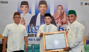 Kawal Pembangunan Masjid Baitul Khairaat, Kapolda Sulteng Diberi Penghargaan