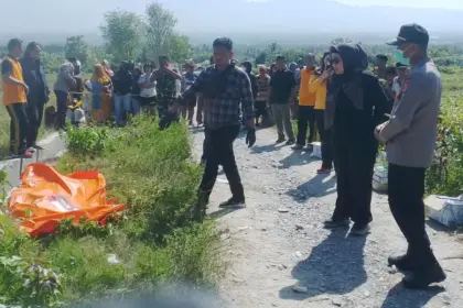 Olah TKP peristiwa pembunuhan di Desa Padende, Jumat (28/11/2025). (©Humas Polres Sigi)