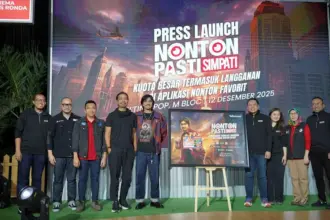 Telkomsel Hadirkan Program Nonton Pasti SIMPATI_6a-6b: Sosok Duta dinilai selaras dengan semangat brand SIMPATI dan relevan dengan mereka yang bertumbuh bersama brand legendaris Telkomsel tersebut sejak awal tahun 2000-an. (©Telkomsel)