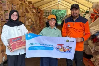Penyerahan bantuan PT Vale Indonesia "ESDM SIaga" bagi korban bencana di Sumatera. (©Vale Indonesia)