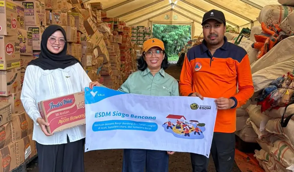 Penyerahan bantuan PT Vale Indonesia "ESDM SIaga" bagi korban bencana di Sumatera. (©Vale Indonesia)