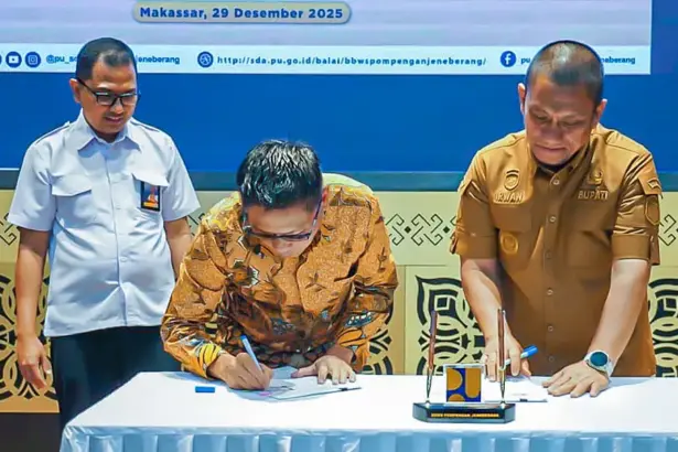 P{enandatanganan naskah kerjasama antara PT Vale, Pemkab Luwu Timur dan BWSS dalam hal normalisasi sungai di Makassar, Senin (29/12/2025). (©PT Vale Indonesia)