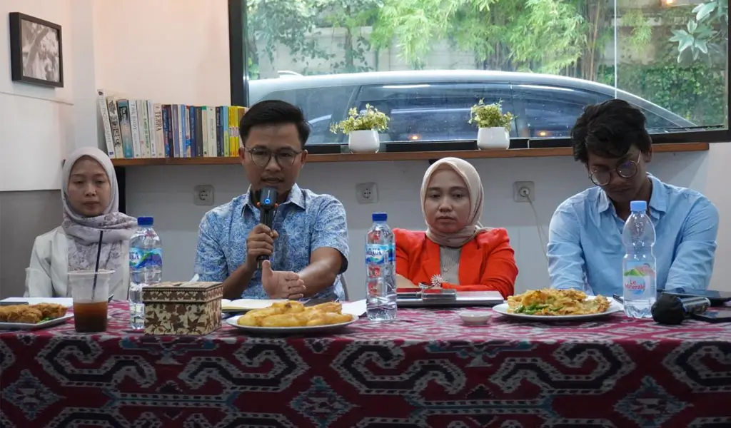 IPC bersama Sindikasi Pemilu dan Demokrasi pada konferensi pers tentang wacana pilkada. (©IPC)