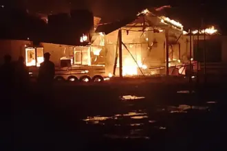 Kantor PT RCP yang dibakar massa di Morowali, Sabtu (3/1/2026). (©Ist)