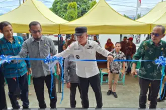 Wali Kota Hadianto meresmikan Kantor Lurah Tipo, Kamis (8/1/2026). (©Prokopim Setda Kota Palu/Jufri)