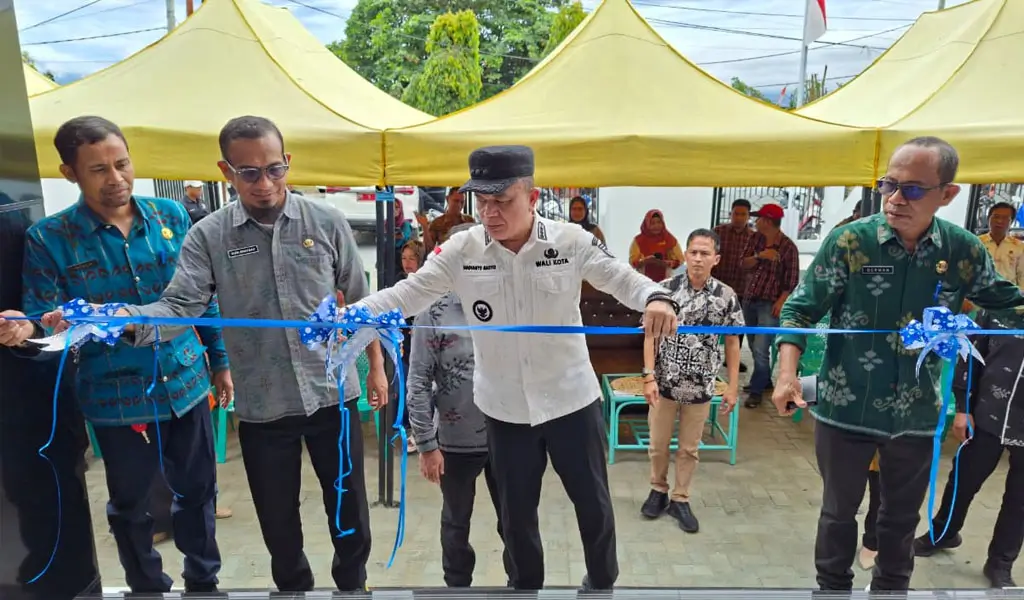 Wali Kota Hadianto meresmikan Kantor Lurah Tipo, Kamis (8/1/2026). (©Prokopim Setda Kota Palu/Jufri)