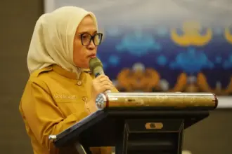 Sekda Kota PAlu Irmayanti menyampaikan sambutan pada pembukaan Muskot Korpri di Palu, Selasa (13/1/2026). (©Prokopim Setda Kota Palu/Iwan)