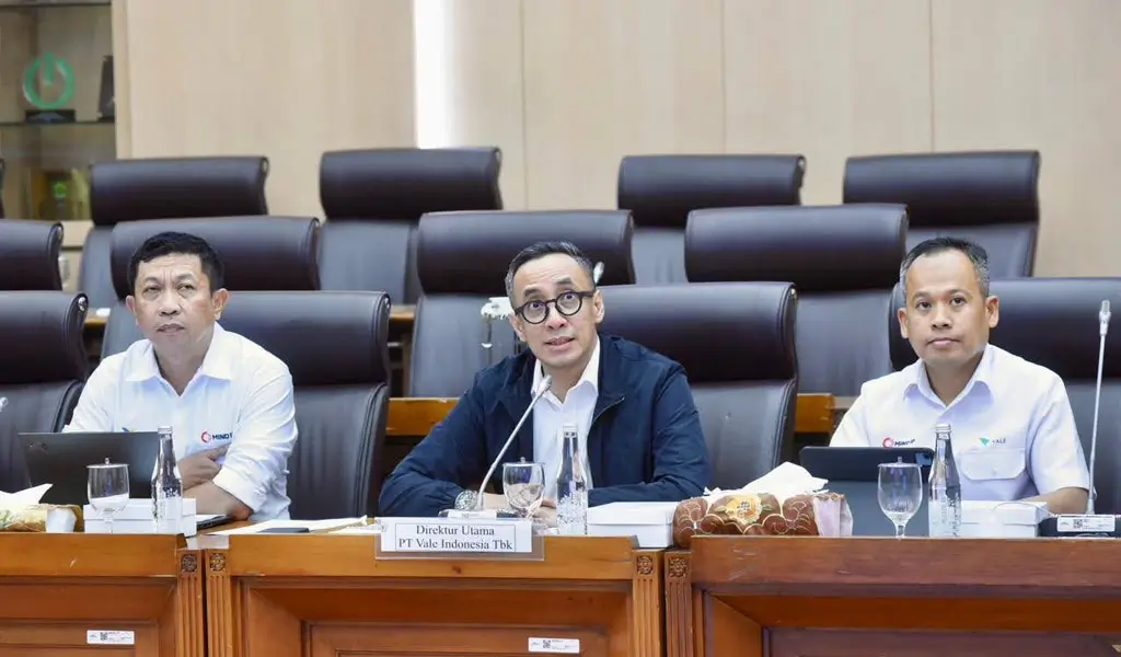Presiden Direktur dan CEO PT Vale Indonesia Tbk, Bernardus Irmanto, (tengah) pada RDP denagn DPR, Selasa (20/1/2026). (©Pt Vale Indonesia)