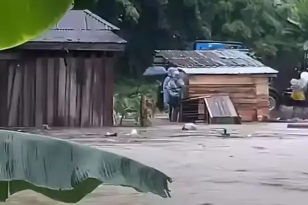 Banjir yang melanda Desa Wani, DOnggala, Minggu (11/1/2026). (©Tangkapan layar warga)