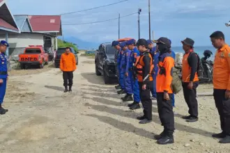 Persiapan pencarian nelayan yang hanyut oleh tim SAR gabungan di Parigi Moutong, Kamis (22/1/2026). (©Basarnas Palu)
