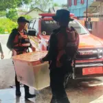 Tim SAR menyiapkan perlengkapan untuk pencarian nelayan yang dilaporkanhilang di Parimo, Rabu (21/1/2026). (©Basarnas Palu)