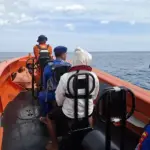 Operasi pencarian nelayan hilang di perairan Bantaya Parimo yang akhirnya ditemukan dalam keadaan selamat, Rabu (21/1/2026). (©Basarnas Palu)