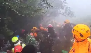 Tim SAR Temukan Enam Korban Pesawat ATR 42-500 di Puncak Bulusaraung