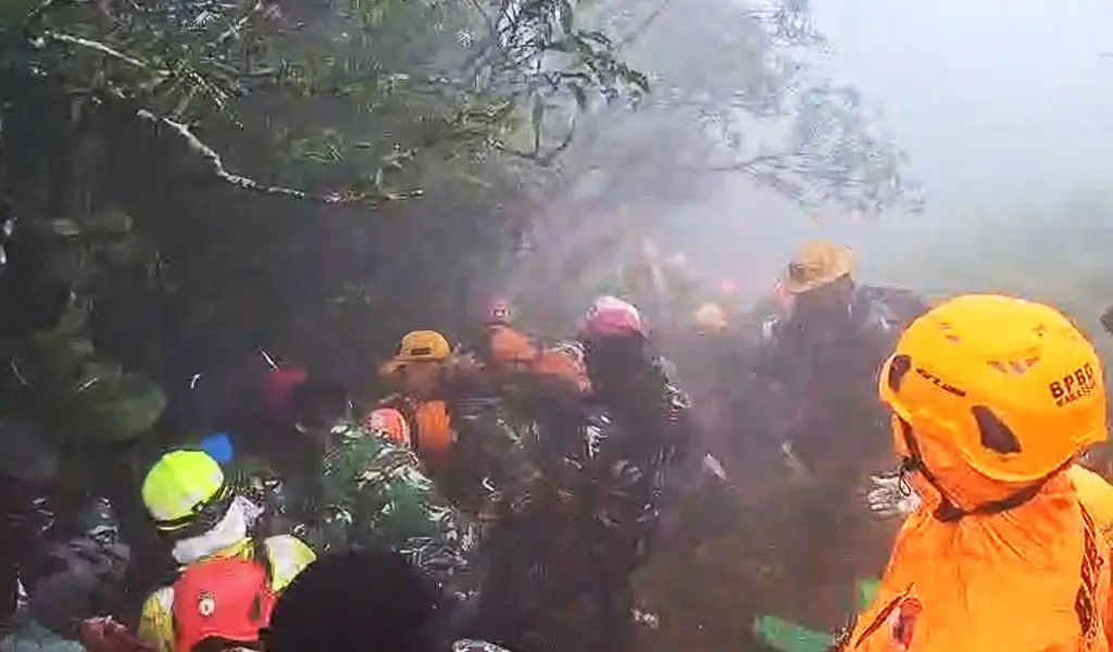 Tim SAR Temukan Enam Korban Pesawat ATR 42-500 di Puncak Bulusaraung
