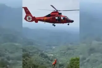 Operasi SAR kecelakaan pesawat ATR 42-500 di pegunungan Bulusaraung, Maros, Juma t(23/1/2026). ( ©Basarnas Makassar)