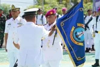 Sertijab Danlanal Palu dari Kolonel Laut (P) Marthinus Sir kepada Letkol Marinir M. Ali Wardhana. (©Prokopim Setda Kota Palu/Jufri)