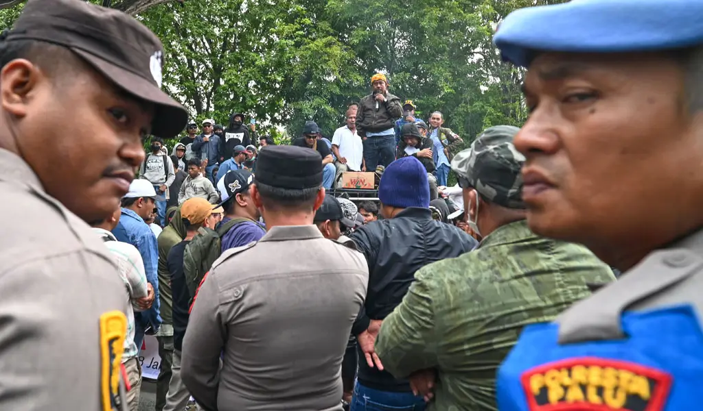 Orasi pada unjukrasa penambang emas rakyat Ponoya di dfepan Kantor DPRD Sulteng di Palu, Rabu (28/1/2026). (©bmzIMAGES/Basri Marzuki)