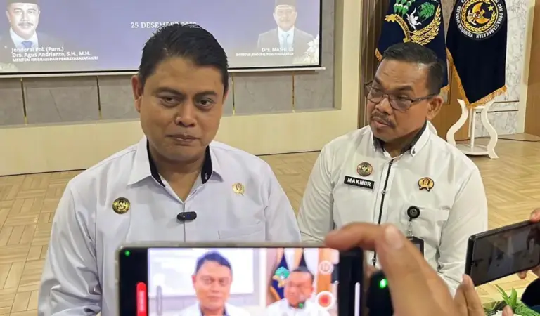 Kakanwil Ditjenpas Sulteng Bagus Kurniawan bersama Kalapas Kelas IIA Palu, Makmur di Palu. (©Ditjenpas Sulteng)