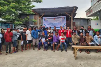 Fot bersama pada Pendidikan Buruh Transportasi Kontainer di Kelurahan Mamboro, Kota Palu, Minggu (11/1/2026). (©FNPBI Palu)