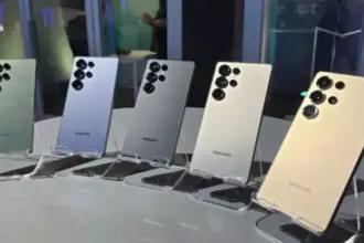 Tampilan Samsung Galaxy S25 Ultra dengan desain premium dan layar AMOLED yang memukau, cocok untuk gaya hidup digital masa kini.'