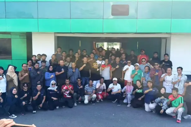 Pangdam bersama sejumlah jurnalis usai olahraga bersama di Makodam XXIII/Palaka Wira Palu, Selasa (27/1/2026). (©Pendam23)