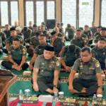 Kasdam XXIII/Palaka Wira Brigjen TNI Agus Sasmita bersama para Asisten Kodam XXIII/Palaka Wira dan para Kepala Badan Pelaksana Kodam (Kabalakdam), perwira, bintara, tamtama, serta PNS pada peringatan Isra Miraj di masjid Al Aqsa Kodam XXIII/PW Palu, Kamis (22/1/2026). (©Pendam23)