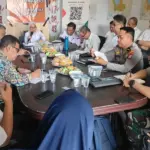 Sekda Kota Palu memimpin rapat status bencana banjir di Palu, Rabu (21/1/2026). (©Prokopim Setda Kota Palu/Iwan)