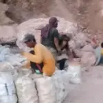 Aktivitas penambangan emas oleh warga di Poboya. (©Nasir)