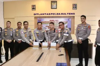 Dirgakkum Korlantas Polri Brigjen Pol Faizal pada penyerahan ETLE Handheld untuk Polda Sulteng di Palu, Selasa (20/1/2026). (©Humas {Polda Sulteng)