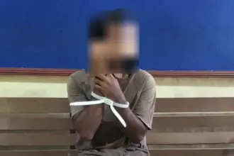 RA, warga Desa Siniu yang dimankan polisi karena melakukan KDRT terhadap isterinya di Parimo, Jumat (16/1/2026). (©Humas Polres Parimo)