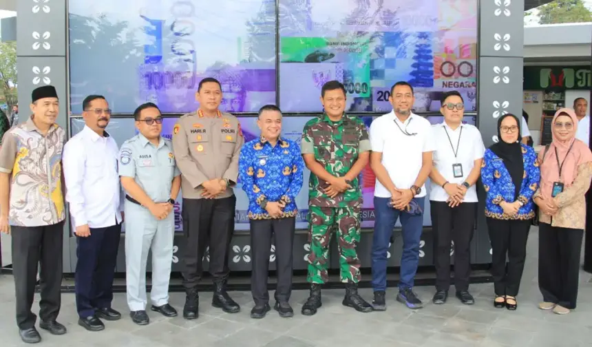 Foto bersama usai coffee morning di lapangan Vatulemo Palu, Kamis (22/1/2026). (©Humas Polresta Palu)