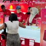 Aktivitas layanan konsumen pada libut Naru. (©Telkomsel)