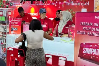Aktivitas layanan konsumen pada libut Naru. (©Telkomsel)