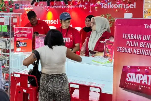 Aktivitas layanan konsumen pada libut Naru. (©Telkomsel)