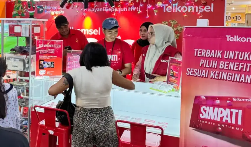 Aktivitas layanan konsumen pada libut Naru. (©Telkomsel)