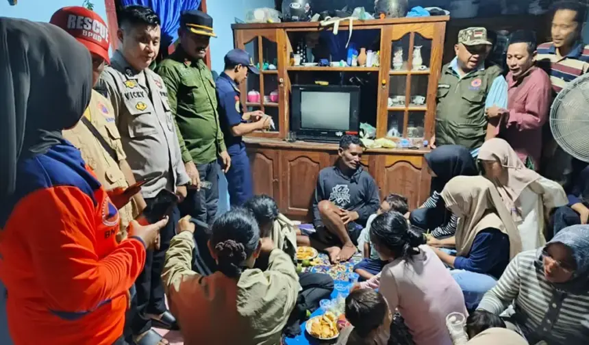 Sejumlah warga Filipina yang diselamatkan oleh nelayan di Buol, Kamis (22/1/2026). (©Huams Porles Buol)